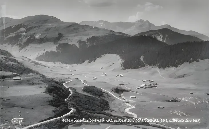 Vallée et village de Roselend vus de la route du cormet : Roche Parstire et Mont Mirantin