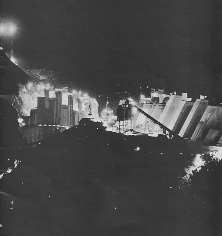 Autre vue nocture globale côté col du Pré de la construction du barrage