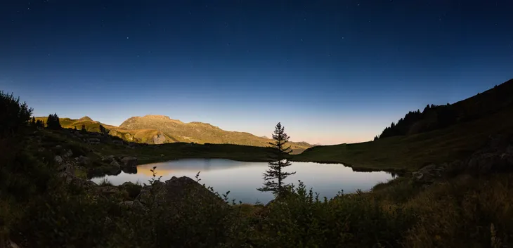 Pleine lune sur le lac des fées