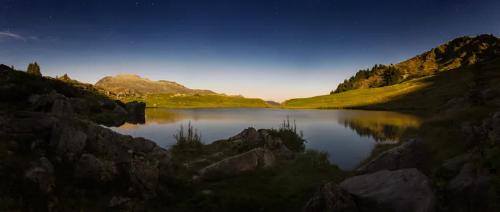 Pleine lune sur le lac des fées